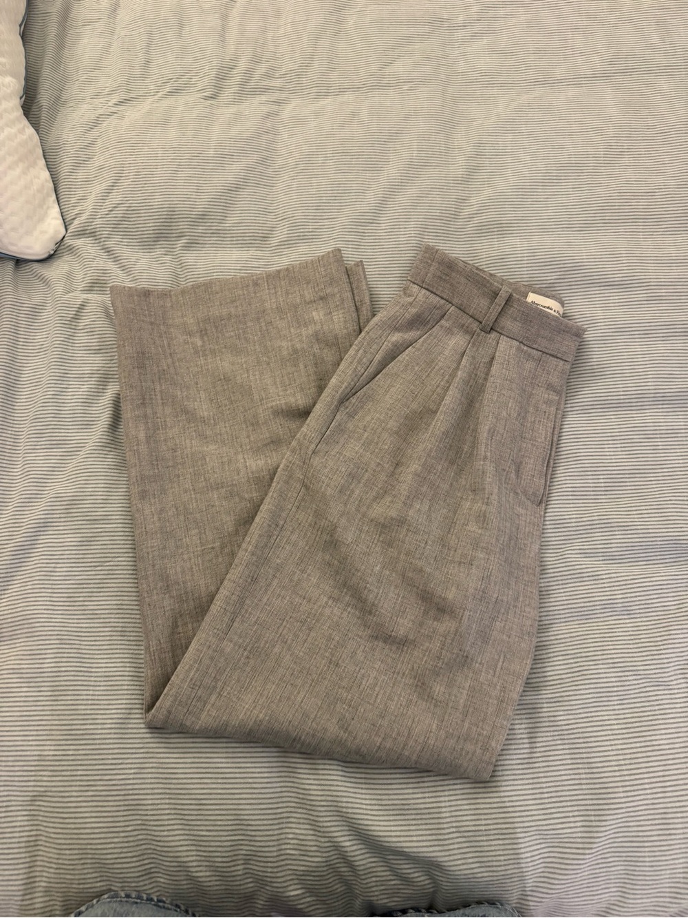Abercrombie high rise gray trousers